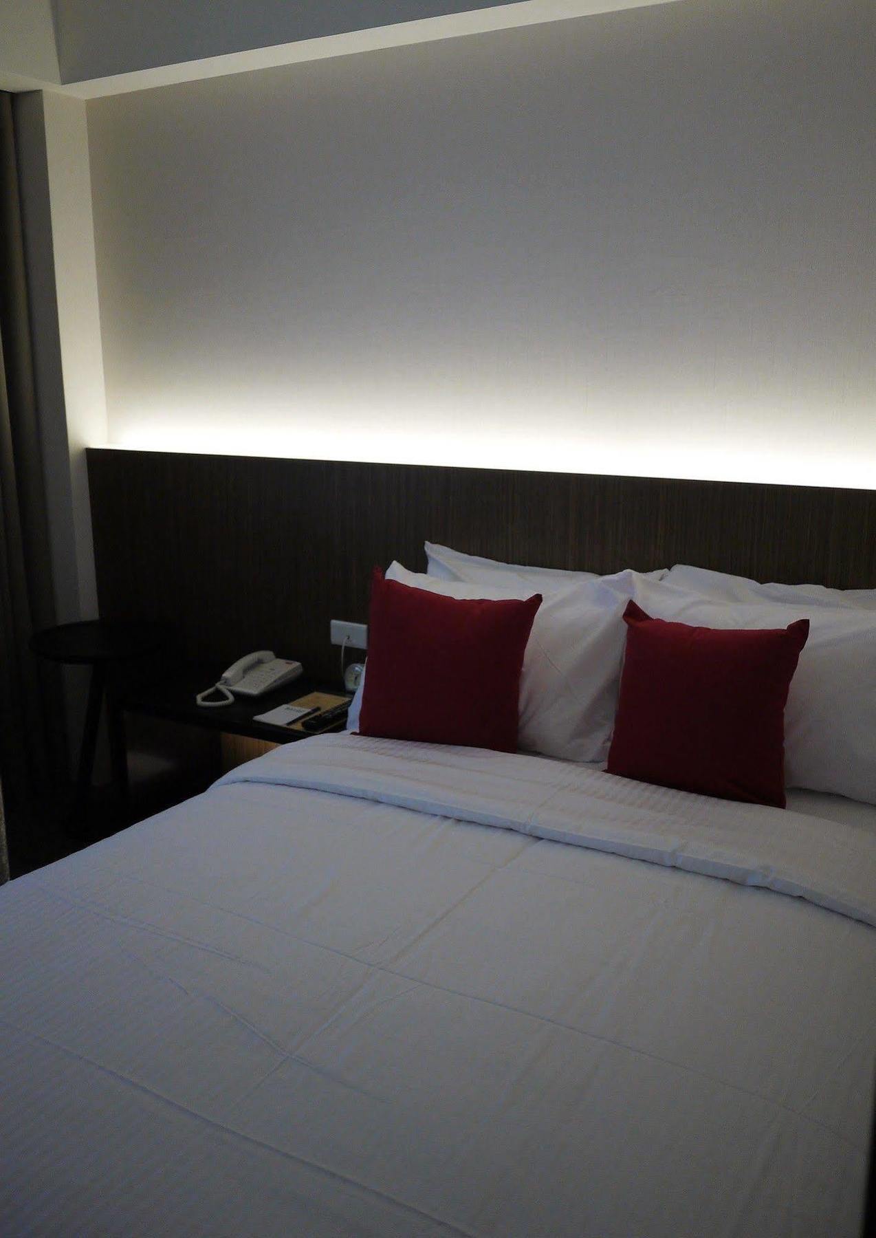 Emperor Hotel Taipei Exterior photo