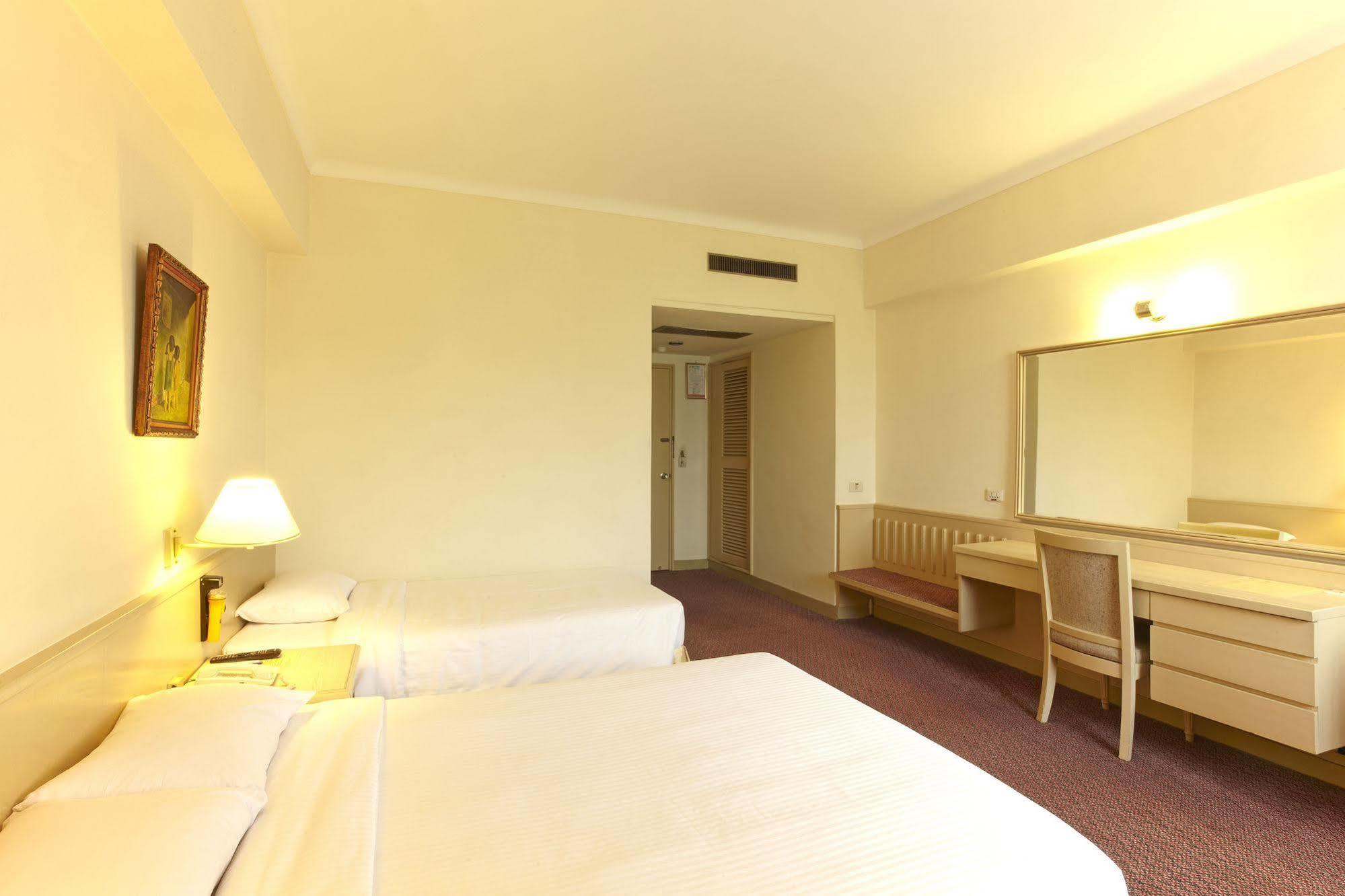 Emperor Hotel Taipei Exterior photo