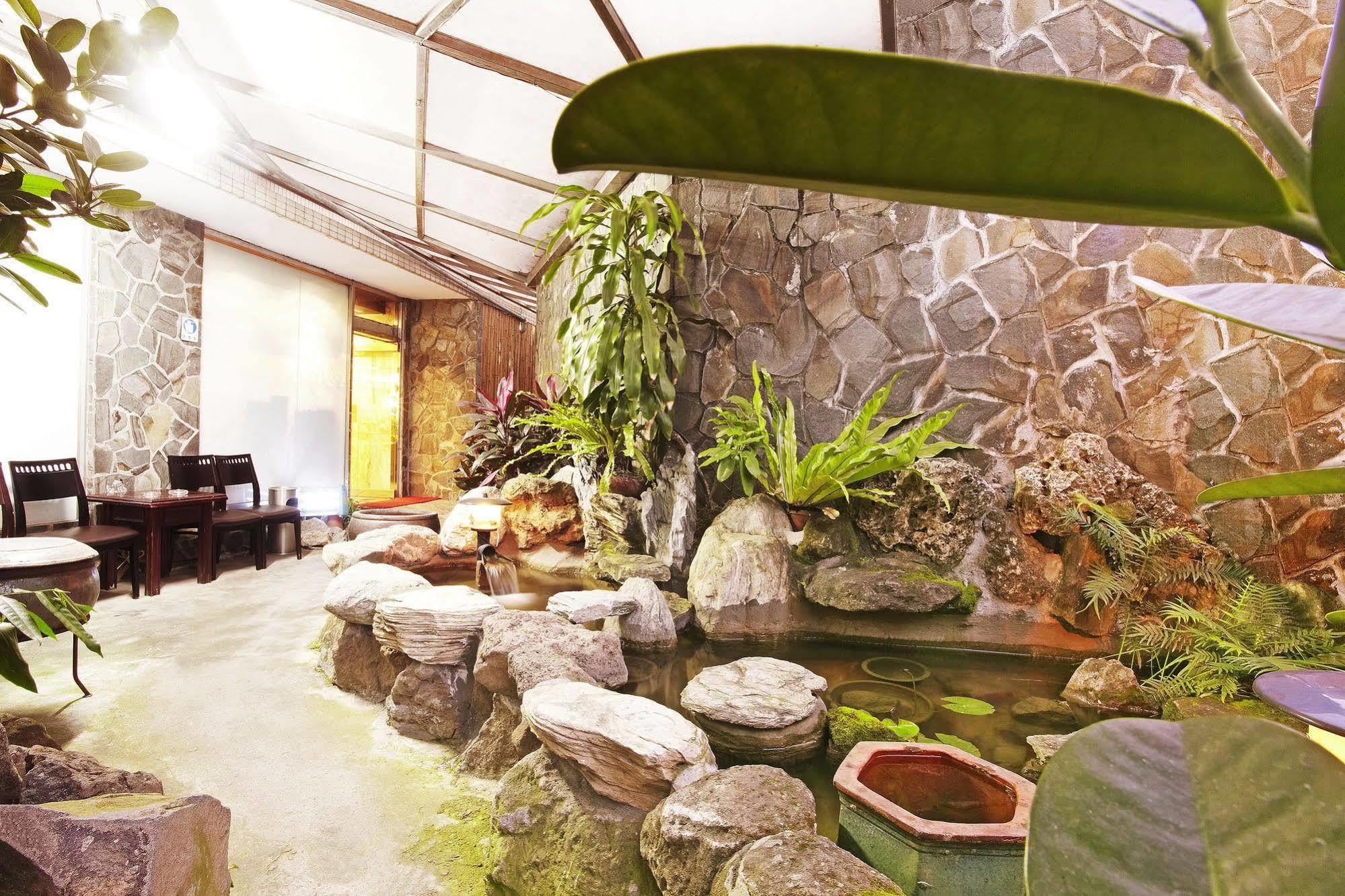 Emperor Hotel Taipei Exterior photo