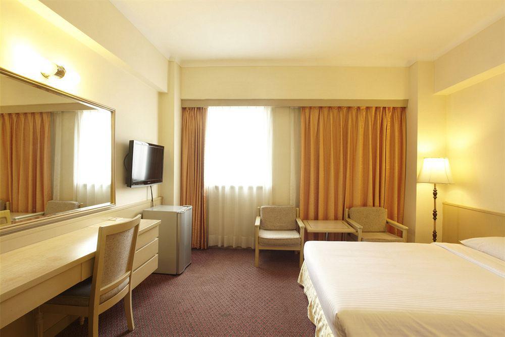 Emperor Hotel Taipei Exterior photo